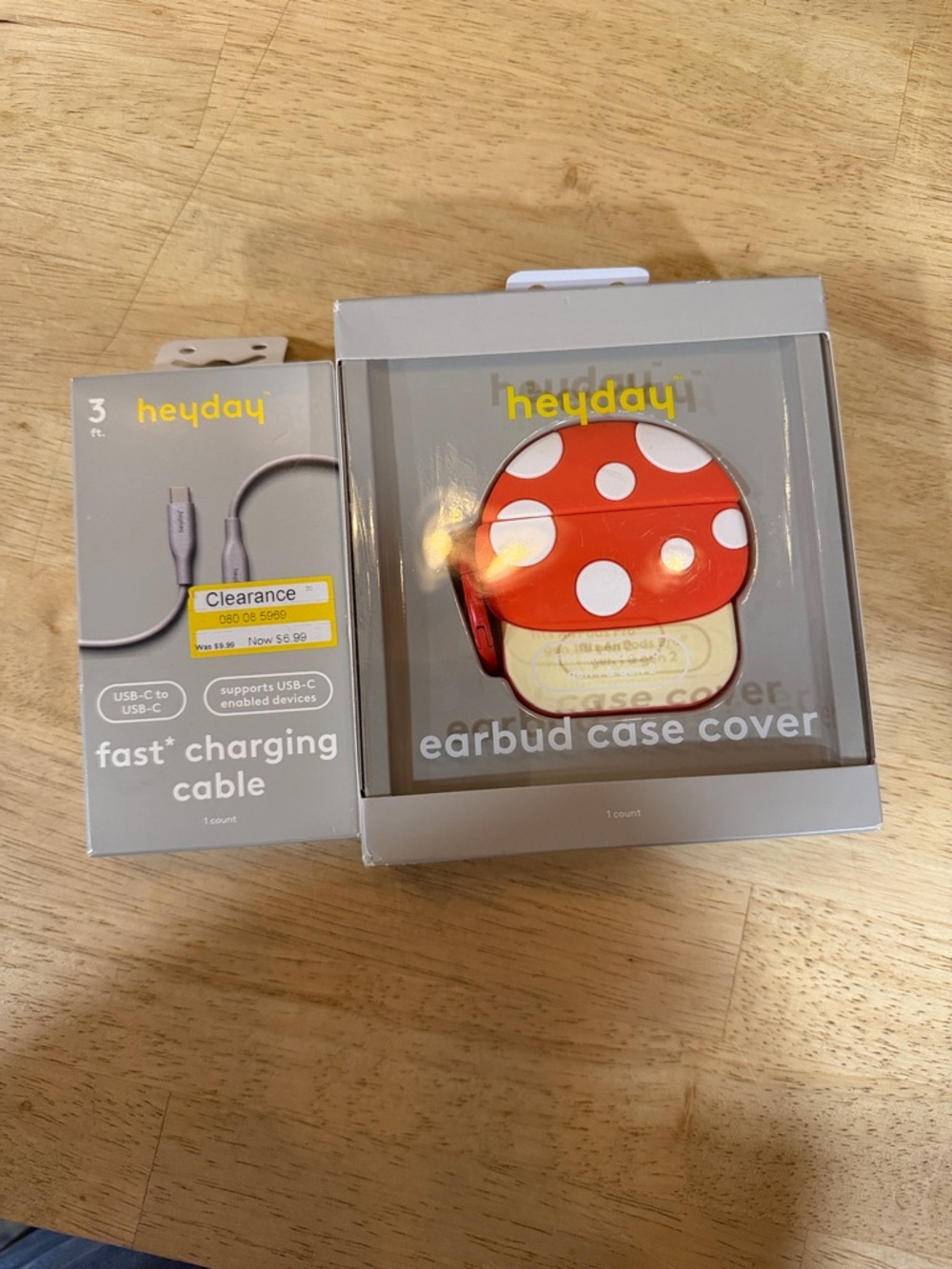 heyday Red Mushroom Earbud Case Cover with Fast Charging USB-C Cable